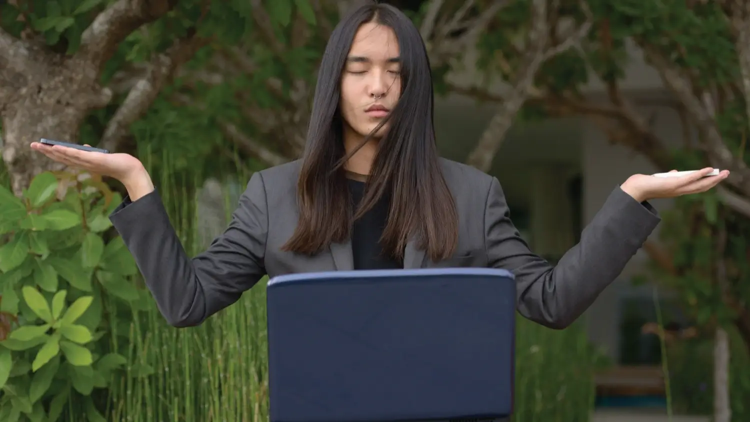 You are currently viewing Digital Detox: How to Protect Your Mind from Information Overload